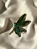 Broche libellule verte strassée