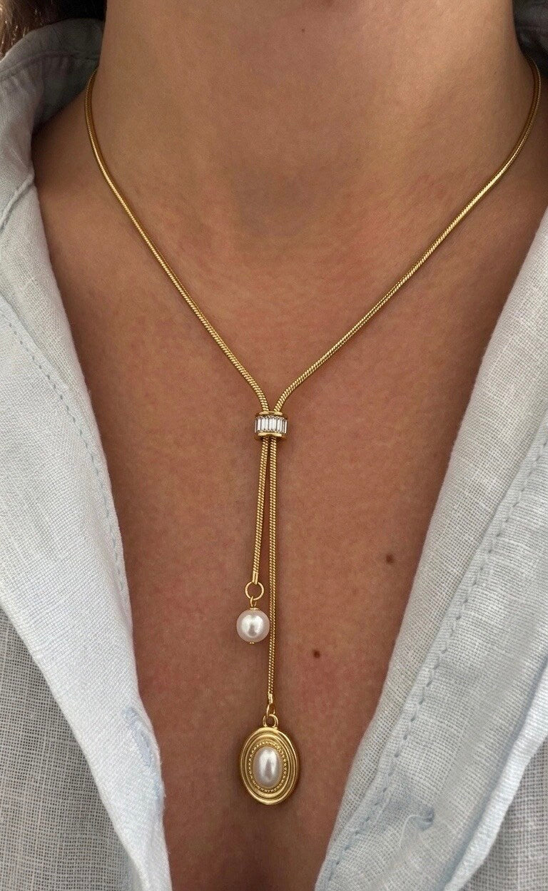 Collier fin médaillon perle nacrée doré