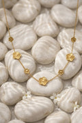 Collier fleurs dorées ciselées