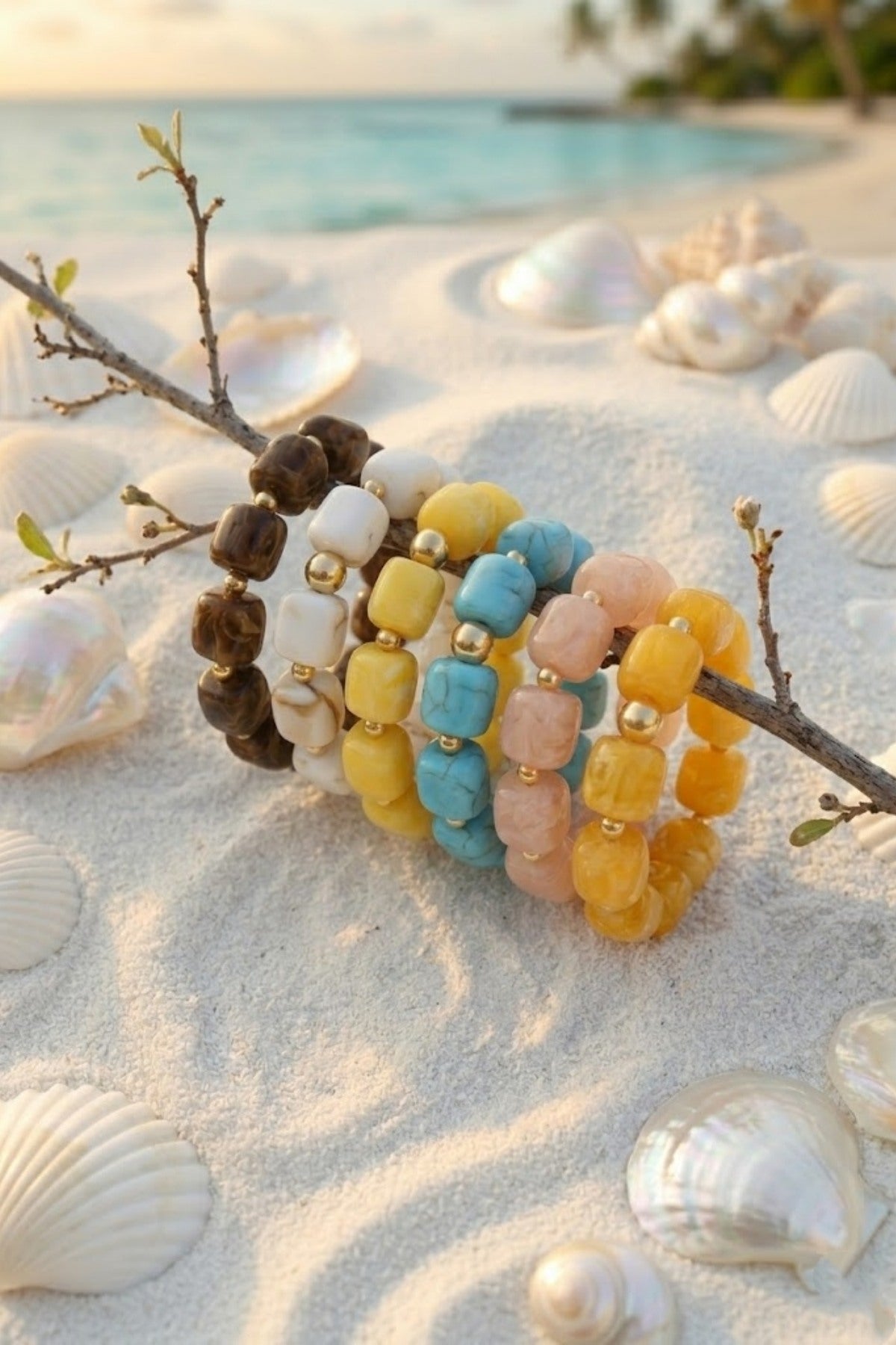 Bracelet perles cubiques résine beige marbré doré