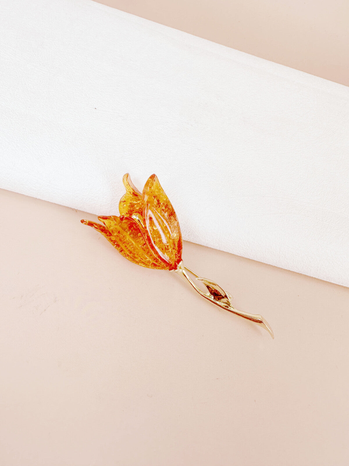 Broche ambre
