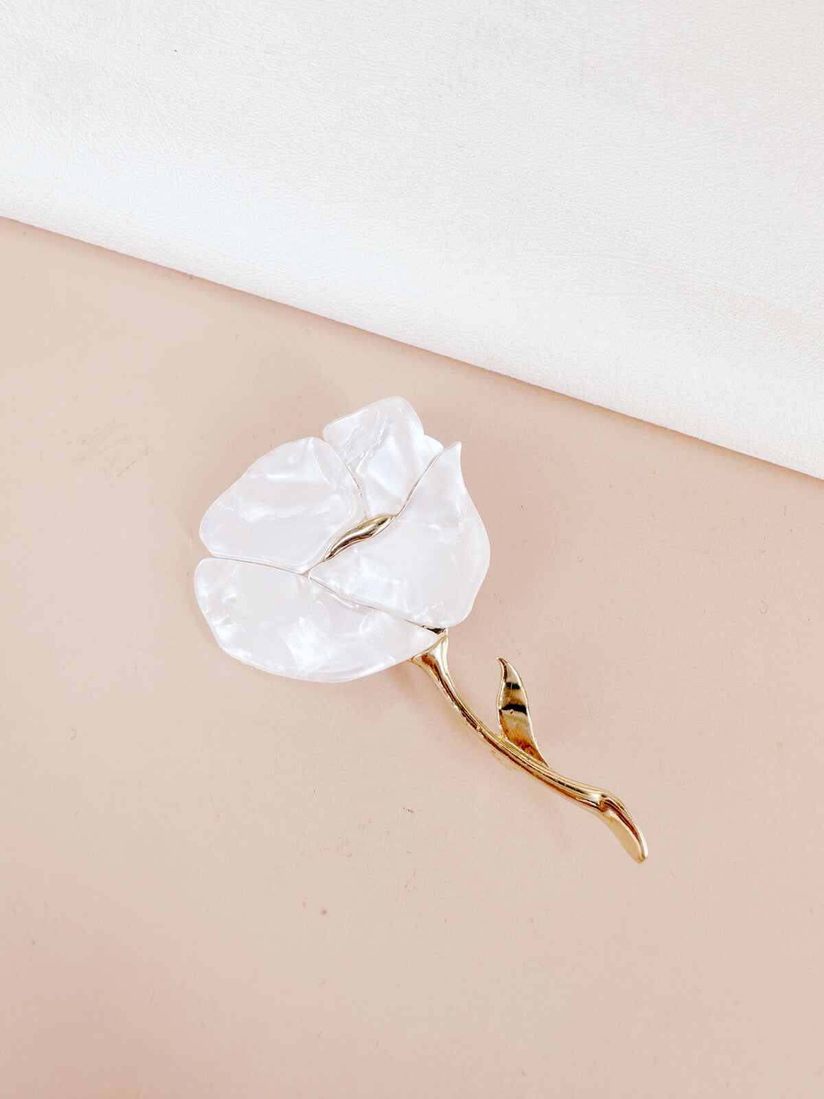 Broche Blanche