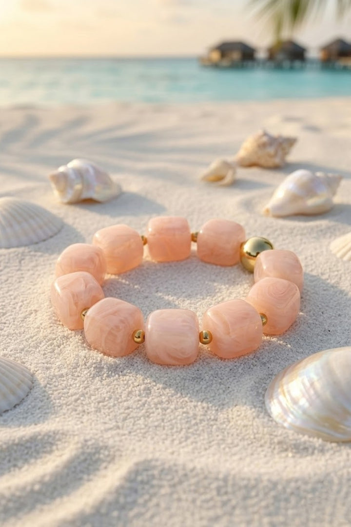 Bracelet perles cubiques résine rose poudré doré