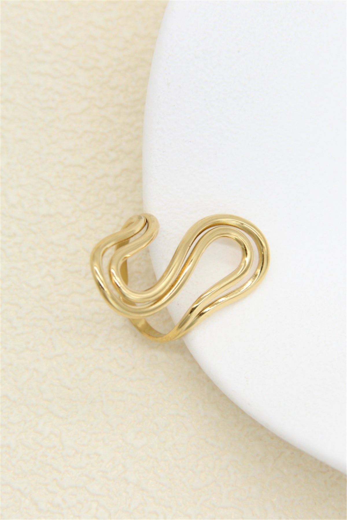 Bague ouverte dorée vague en S double ligne ajourée