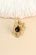 Bague réglable dorée ajourée motif corail et perle noire