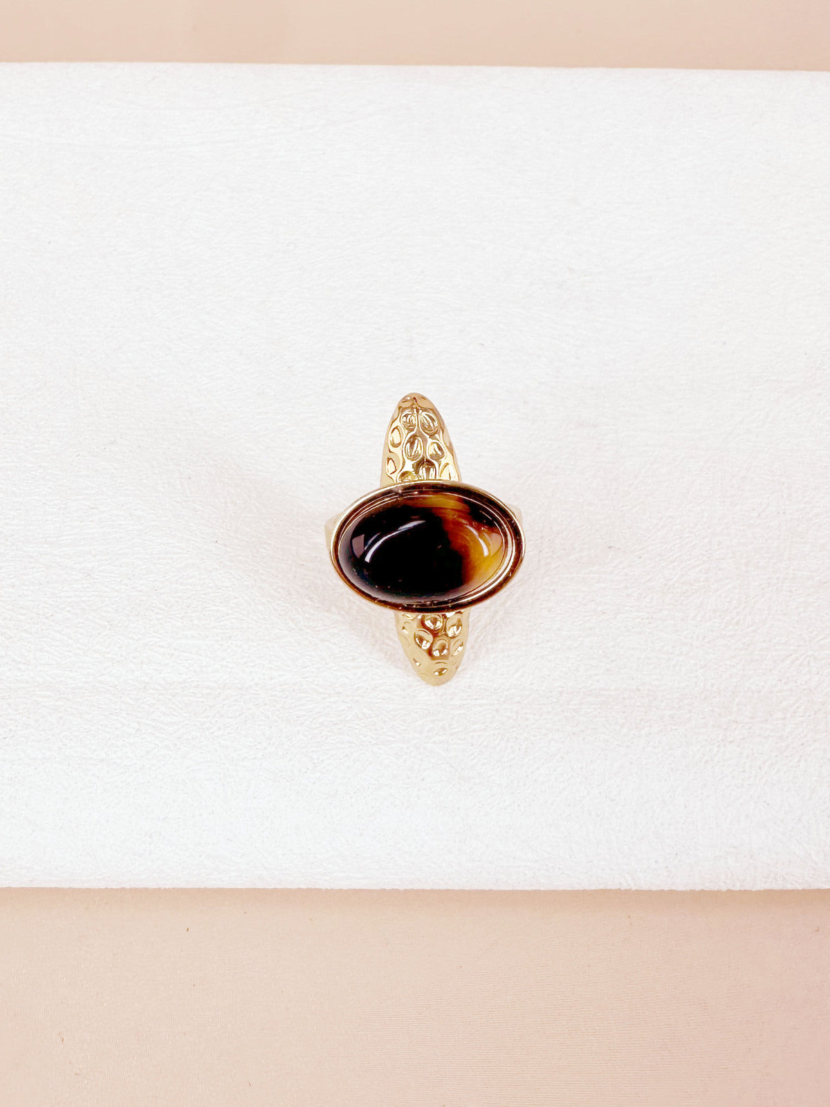 Bague cabochon ovale effet écaille