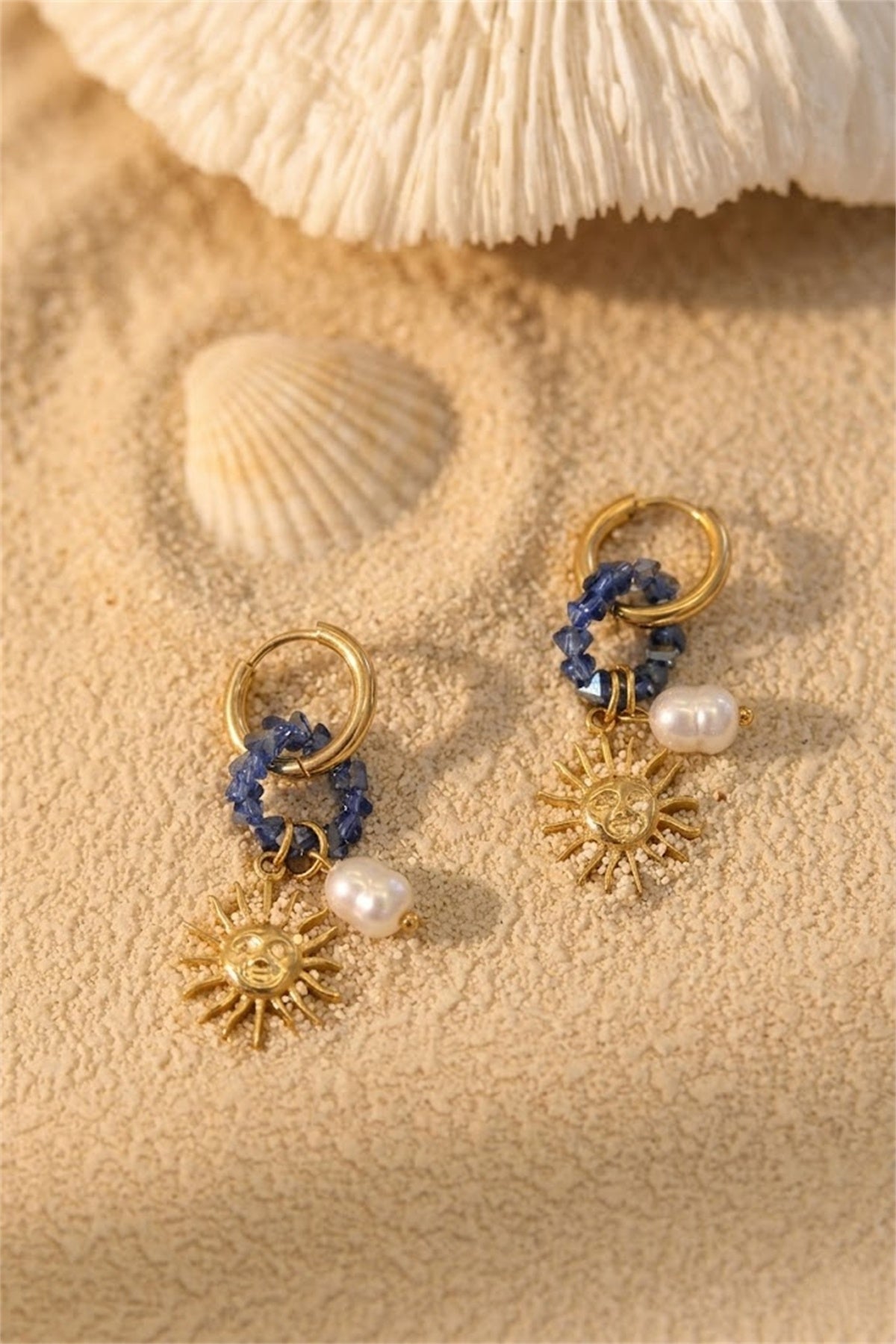 Boucles d'oreilles créoles pierres bleues perle et soleil doré
