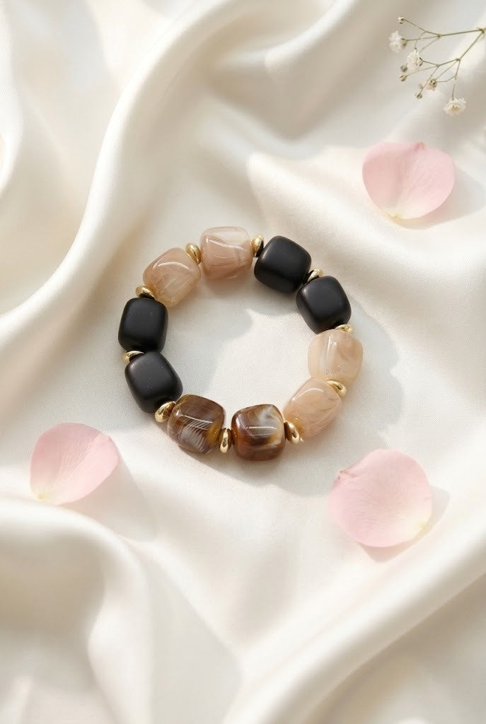 Bracelet perles cubiques noir mat, beige et caramel effet marbré