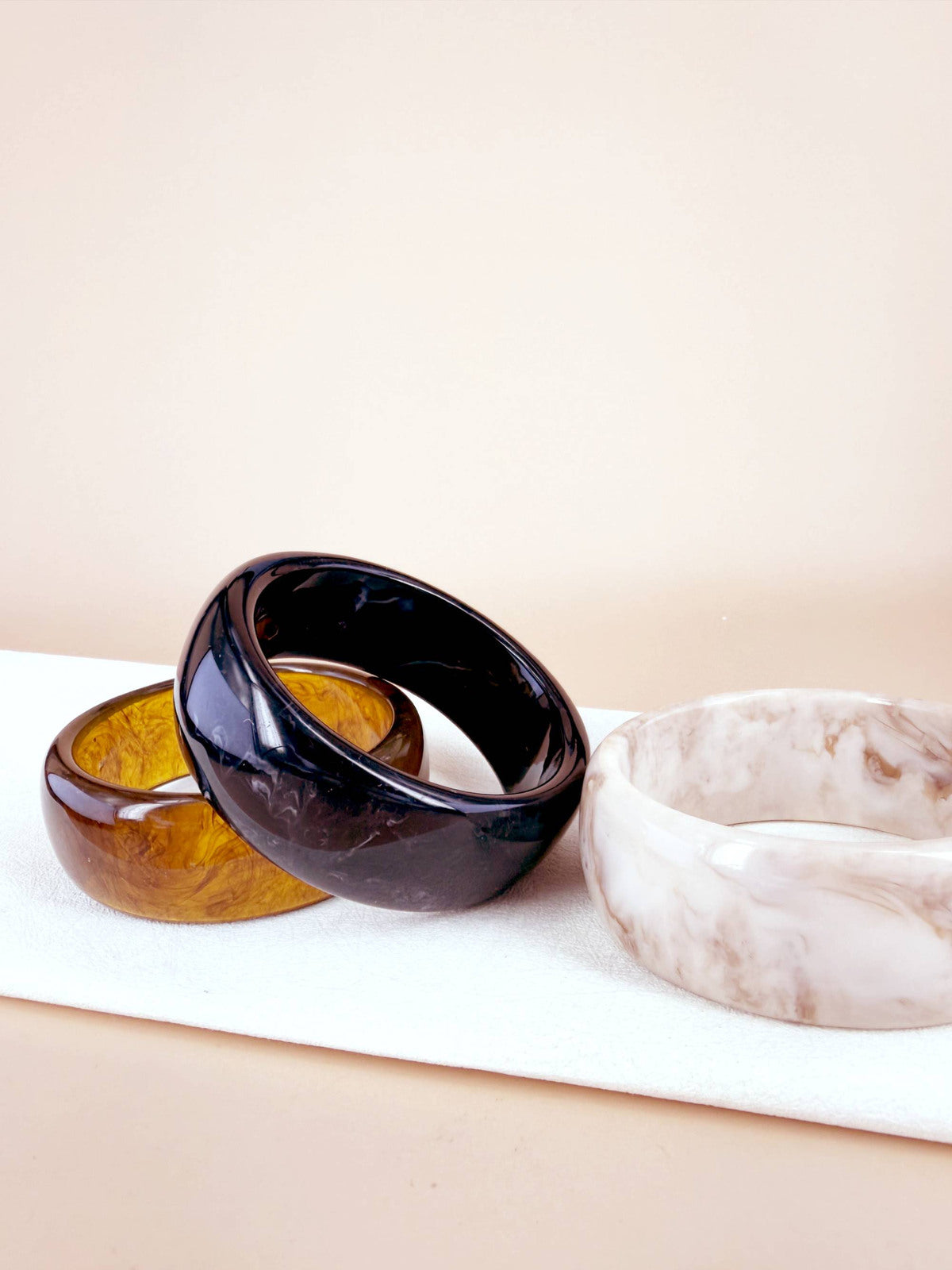 Bracelet jonc large en résine marbrée - marron foncé