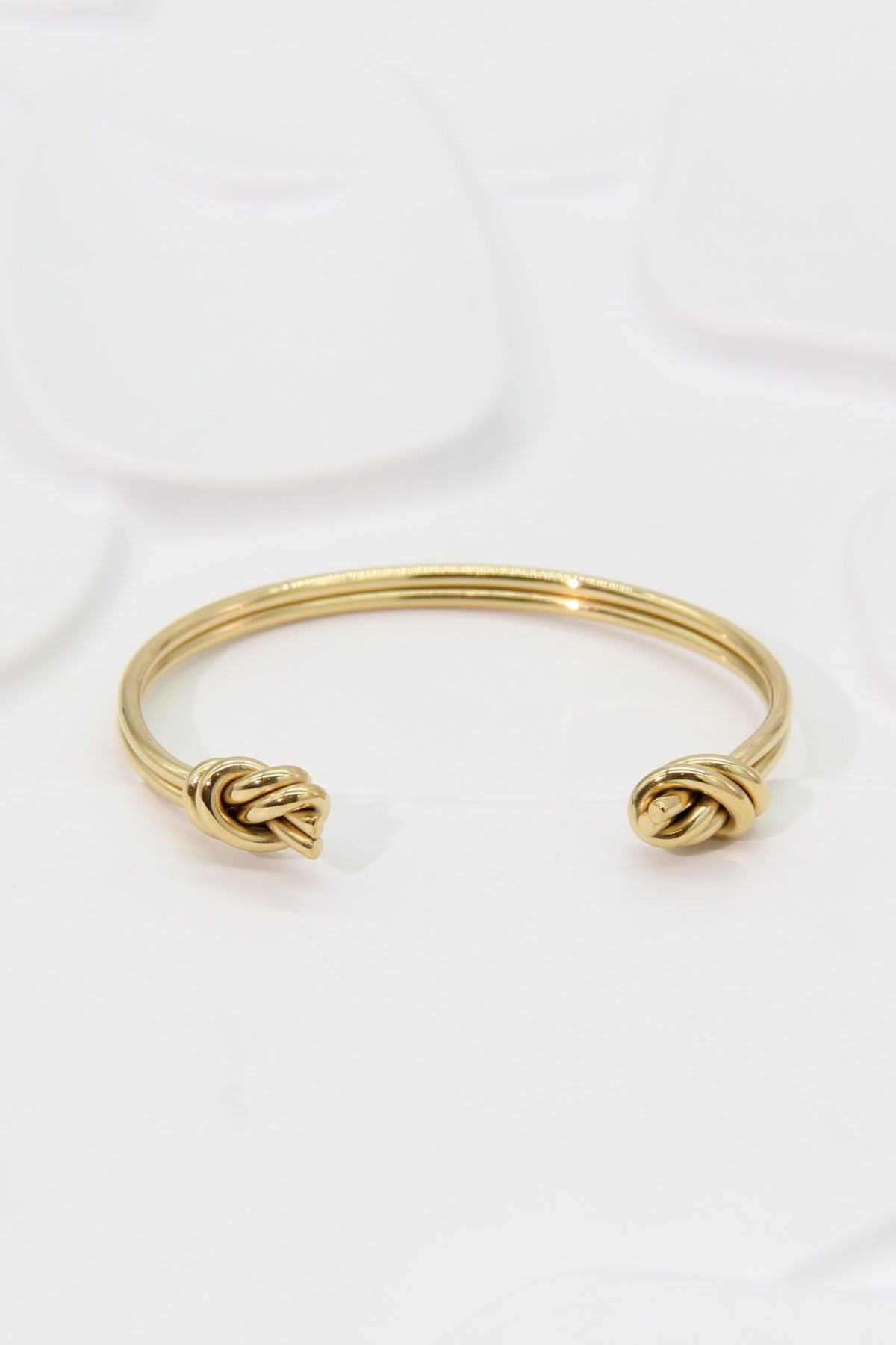 Bracelet jonc ouvert à nœuds dorés