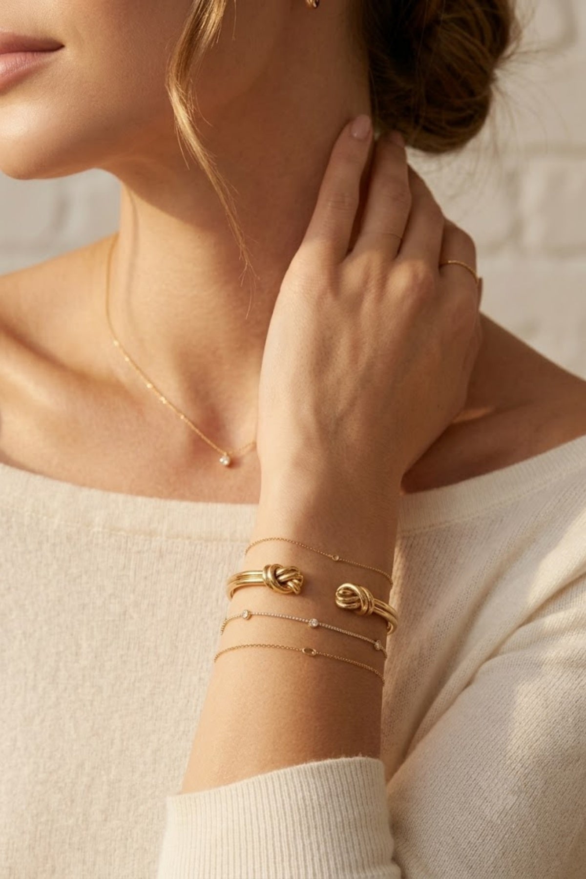 Bracelet jonc ouvert à nœuds dorés