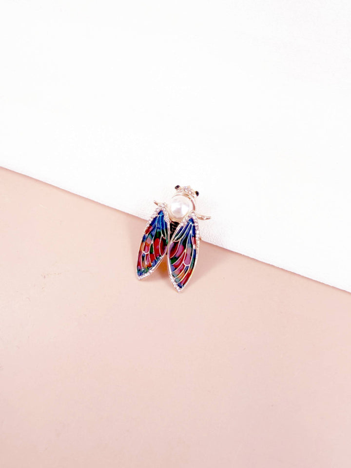 Broche cigale corps perle et ailes vitrail multicolore