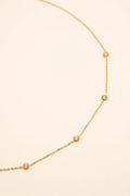 Collier chaîne dorée en acier inoxydable 5 oxydes de zirconium sertis