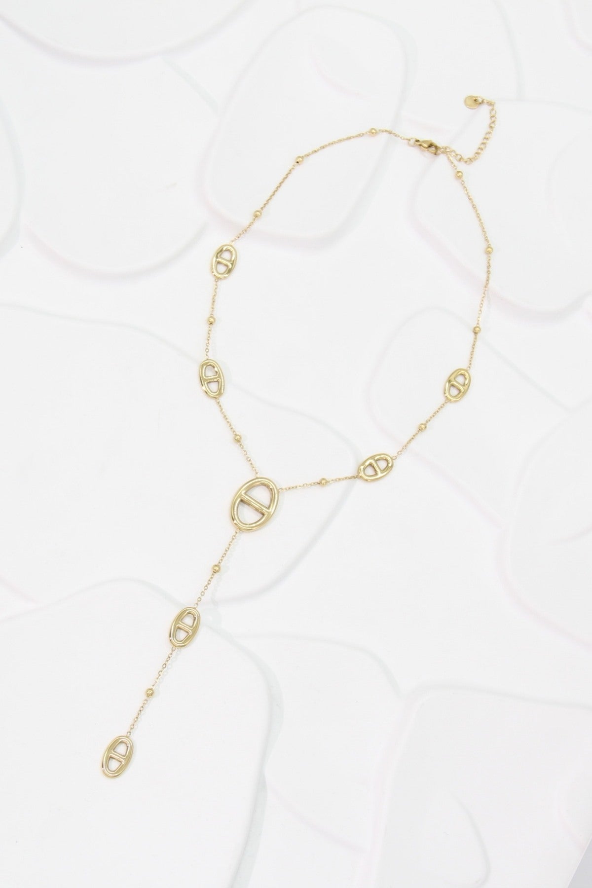 Collier en Y chaîne dorée perlée motifs maille marine