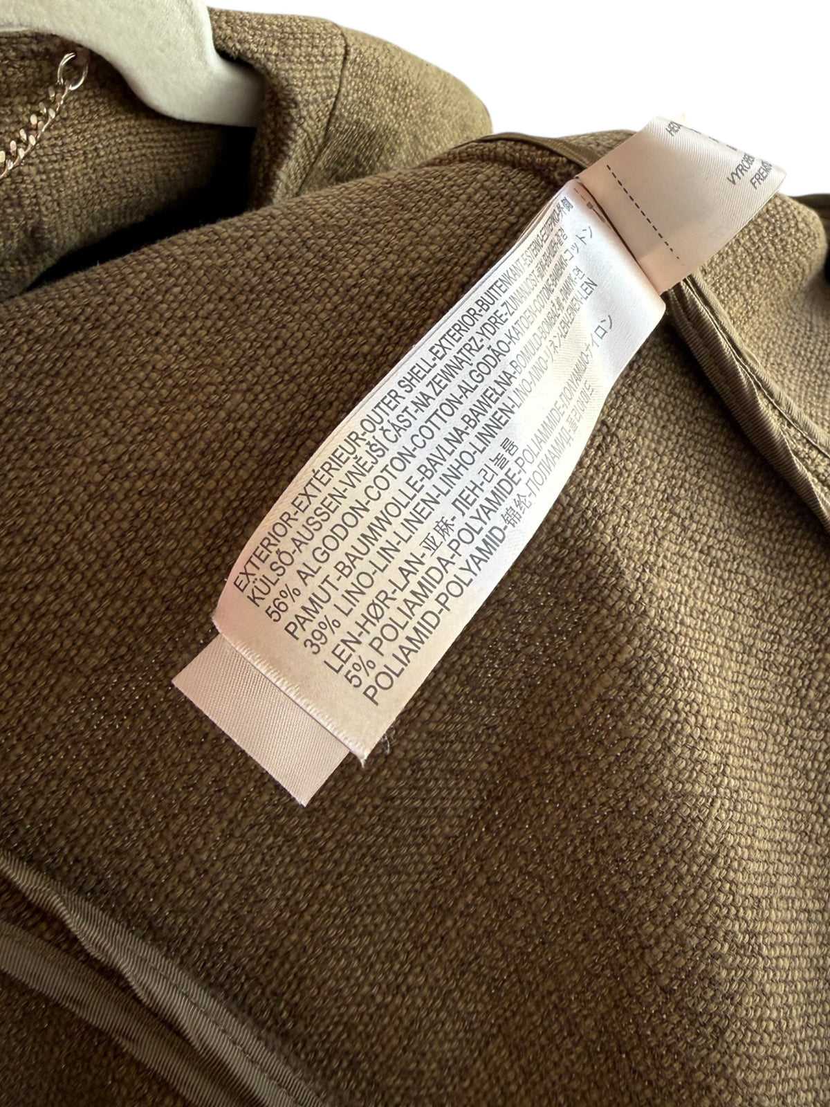 Massimo Dutti structured brown jacket with zip closure, round neck, and chain detail. Made from cotton, linen, and polyamide.