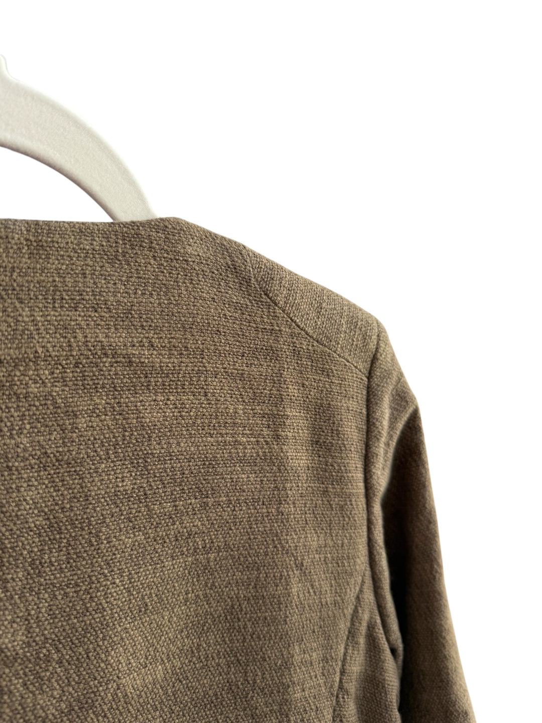 Massimo Dutti structured brown textured jacket with zip closure and round neck. Size 36.