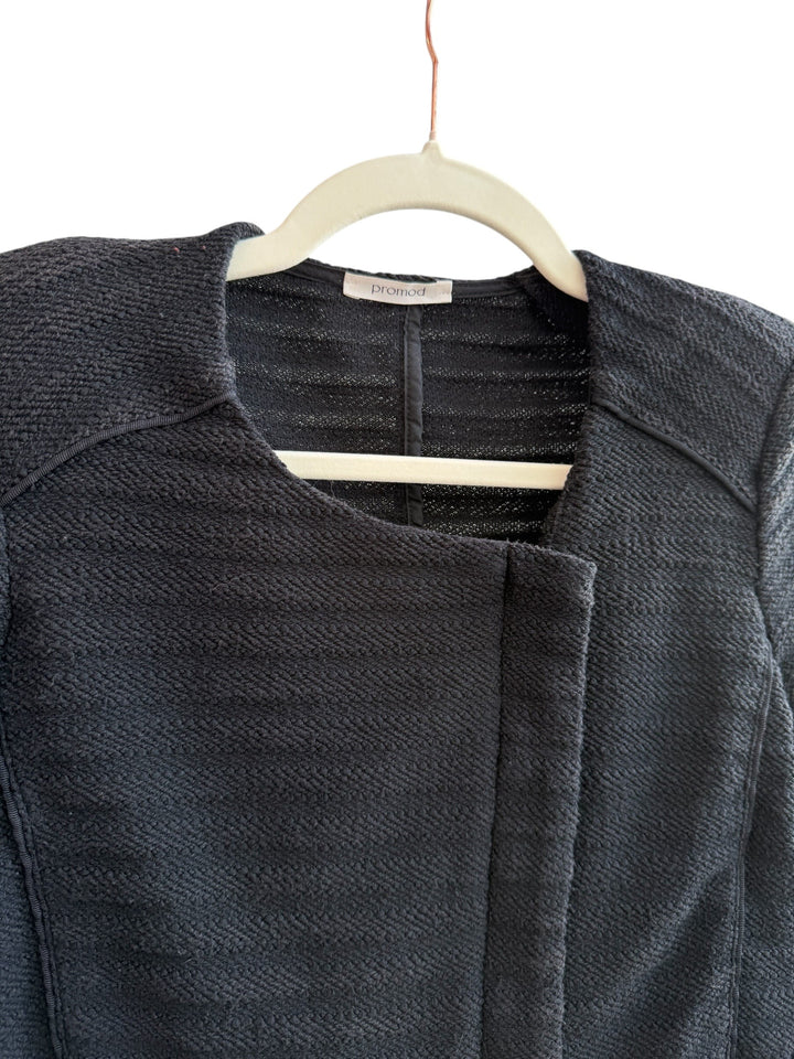 ReTrend black textured structured short jacket, size M, with open collar and asymmetric zip.