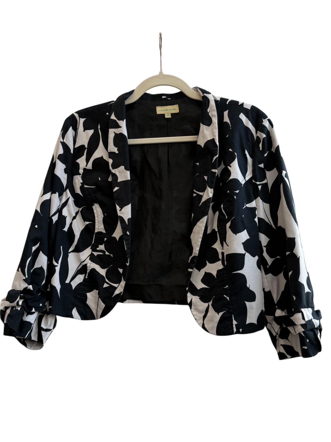 ReTrend black and white graphic print short blazer with tailored collar and tie-up sleeves, size 44.