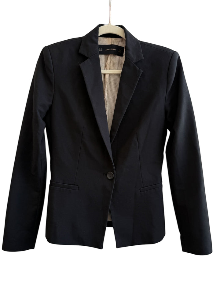 ReTrend black Zara blazer, size M, with tailored collar, single button closure, and beige lining.