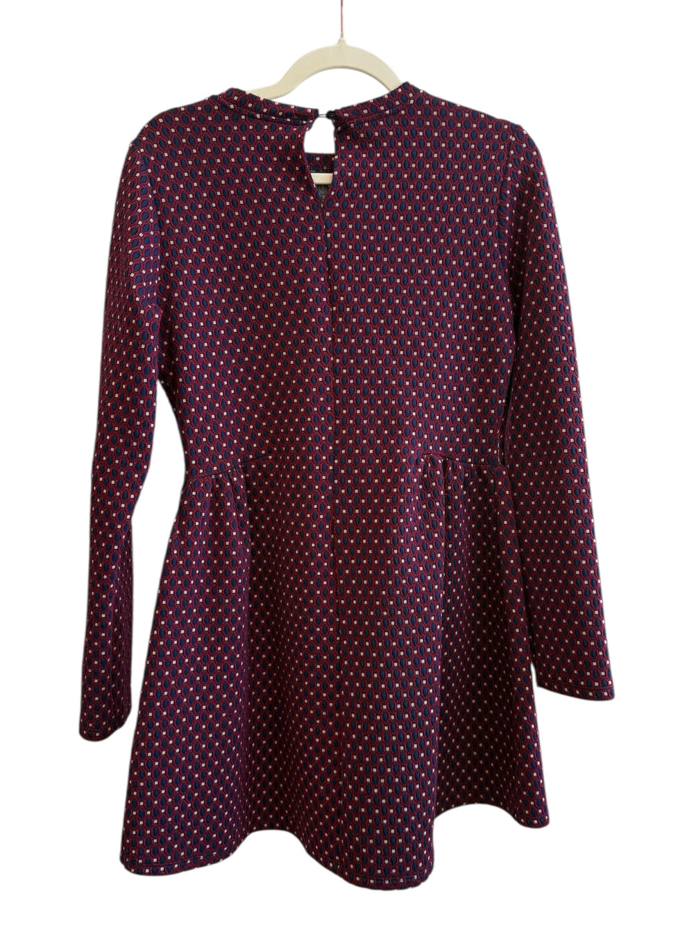 ReTrend Maggie Sweet bordeaux dress with graphic pattern, flared cut, long sleeves, round neck, and button closure at the back.