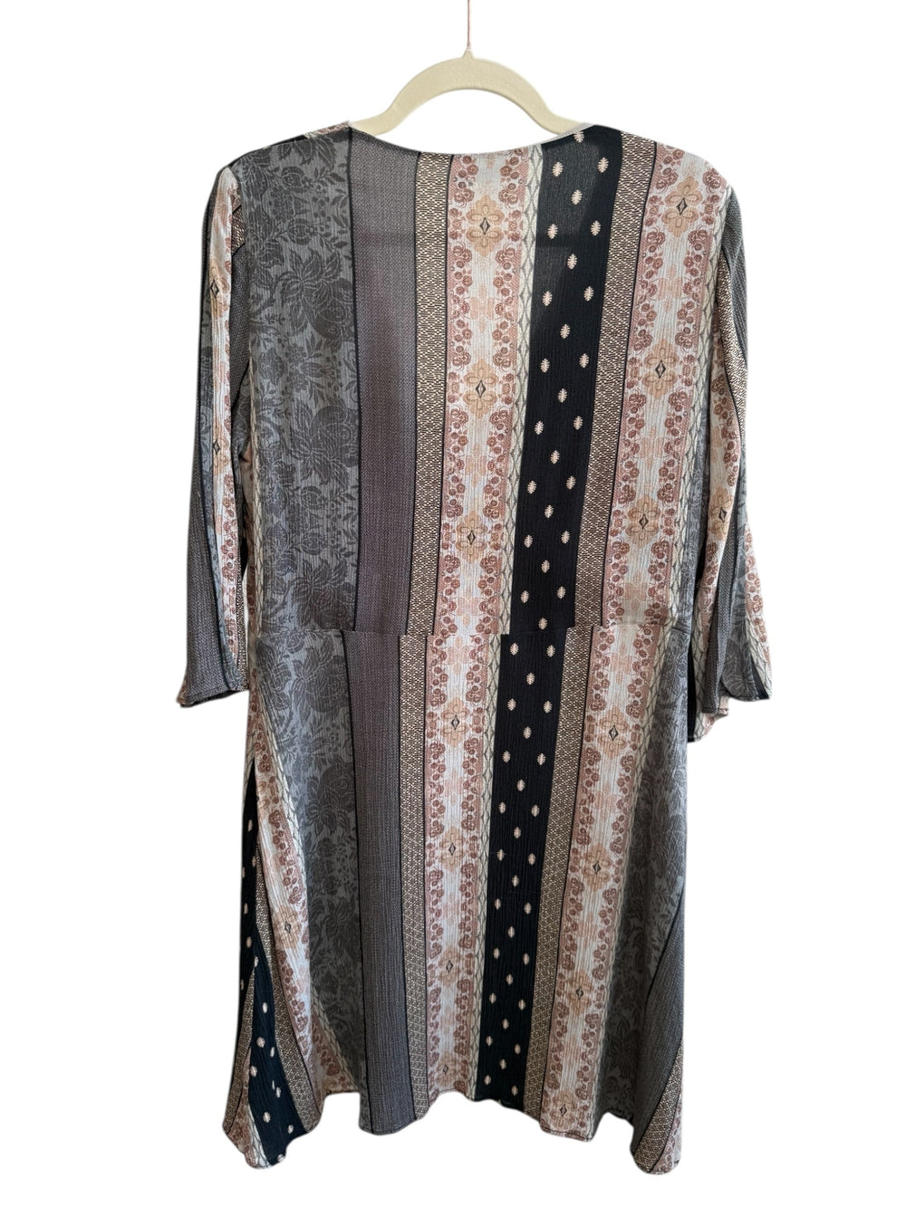 ReTrend Mango fluid dress L/XL with neutral patchwork print, V-neck, 3/4 sleeves, bohemian style.