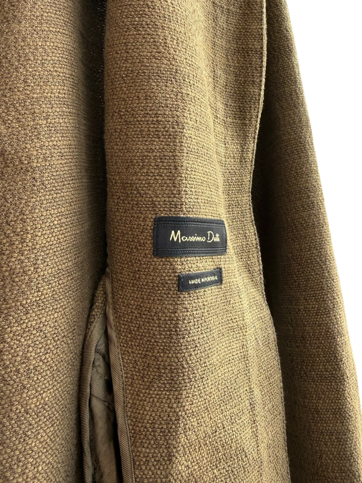 Massimo Dutti brown textured short jacket with zip closure and round neck, size 36.