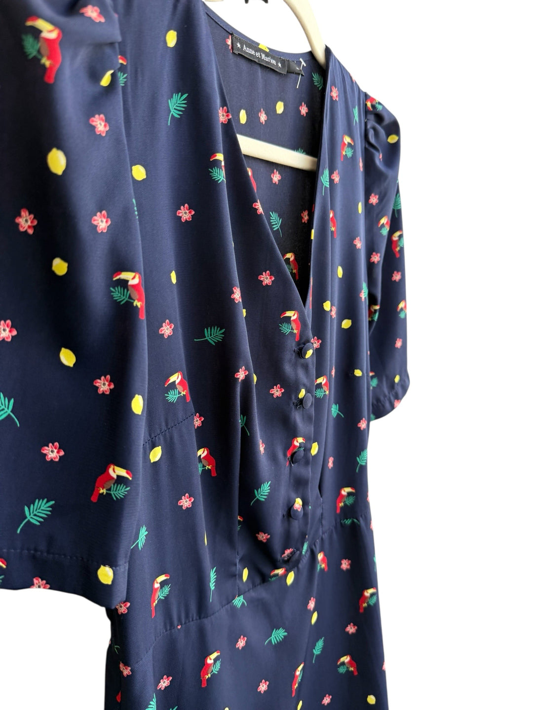 ReTrend navy blue fluid dress size 36 with toucan, flower and lemon print. V-neck, marked waist, mid-length sleeves.