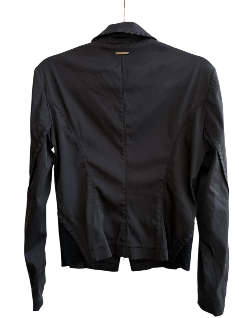 ReTrend Veste noire Trussardi Jeans cintrée, fermeture zippée, col classique, tissu souple, taille M. Chic et minimaliste.