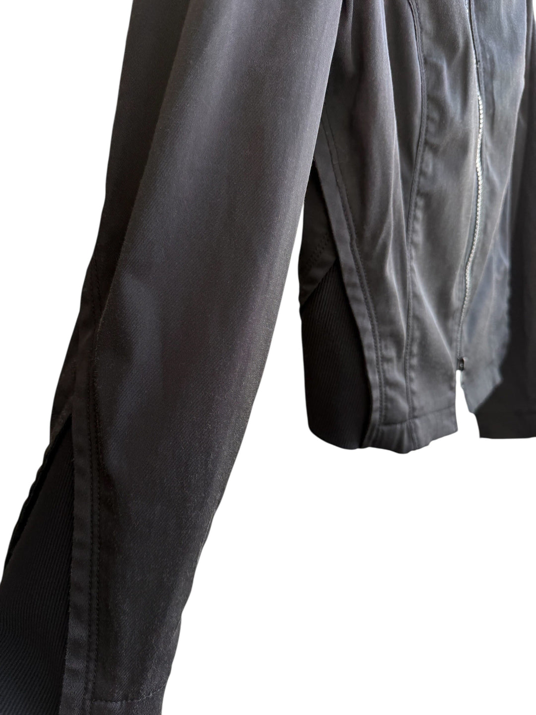 ReTrend Veste noire Trussardi Jeans en tissu souple, coupe cintrée avec fermeture zippée et col classique, taille M.