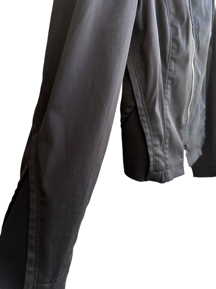 ReTrend Veste noire Trussardi Jeans en tissu souple, coupe cintrée avec fermeture zippée et col classique, taille M.