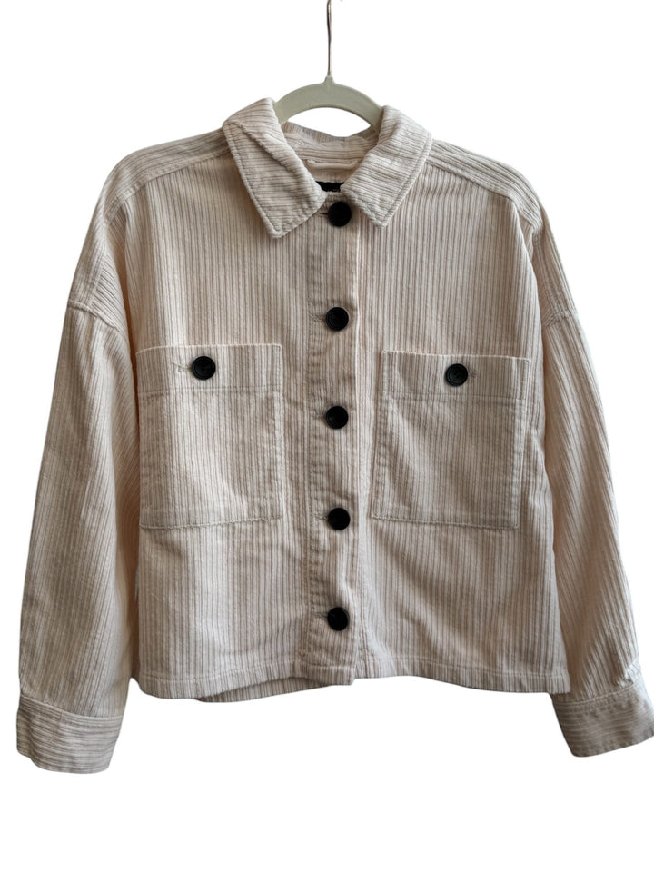 ReTrend beige corduroy jacket, size S, with contrasting black buttons and chest pockets. Straight, slightly oversized fit.