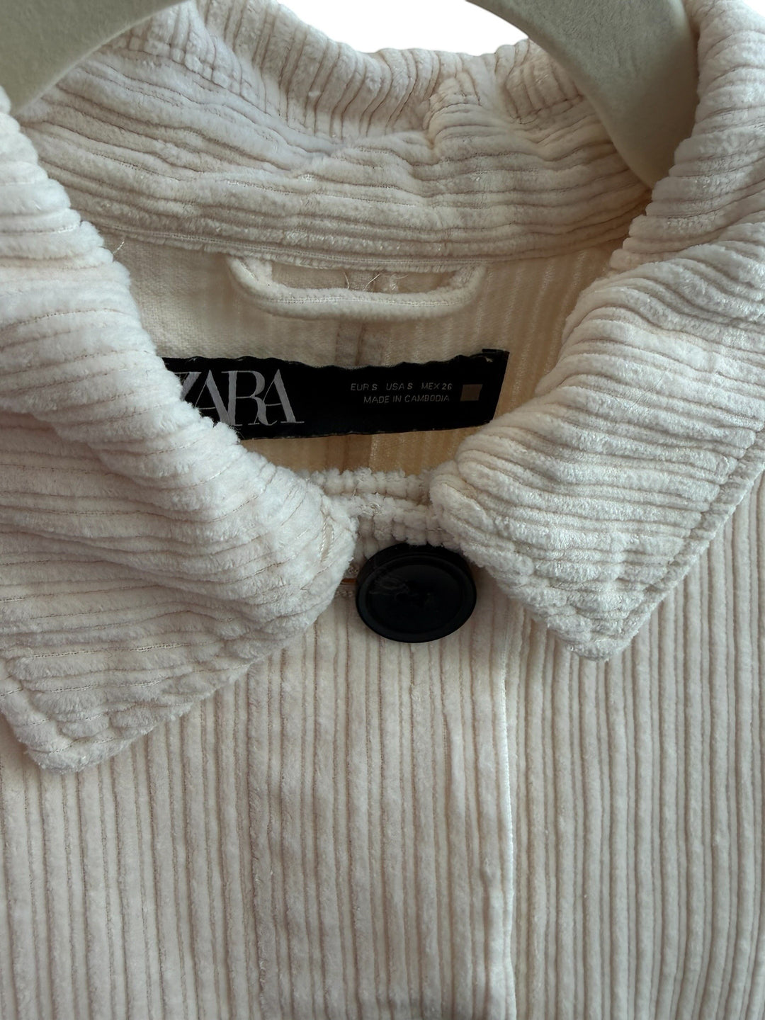 ReTrend beige corduroy jacket, size S, with a straight, slightly oversized fit, large chest pockets, and contrasting black buttons.