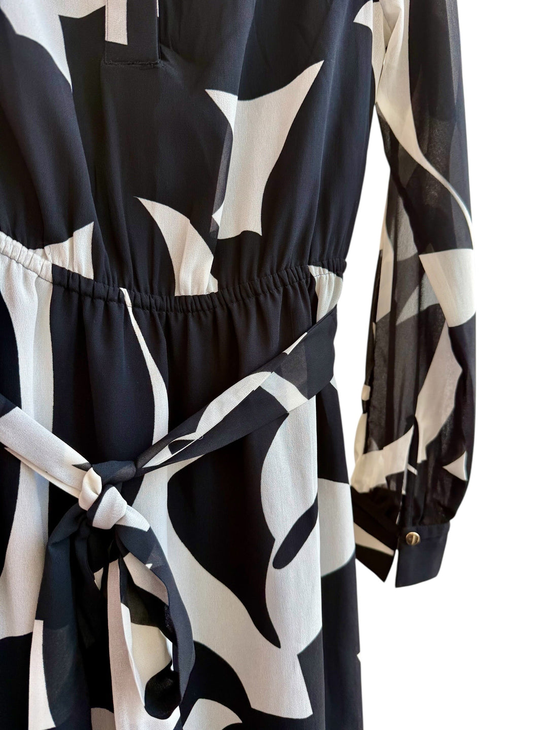 ReTrend black and ecru graphic print midi dress with a fluid cut, cinched waist, and tie belt. Size XS.