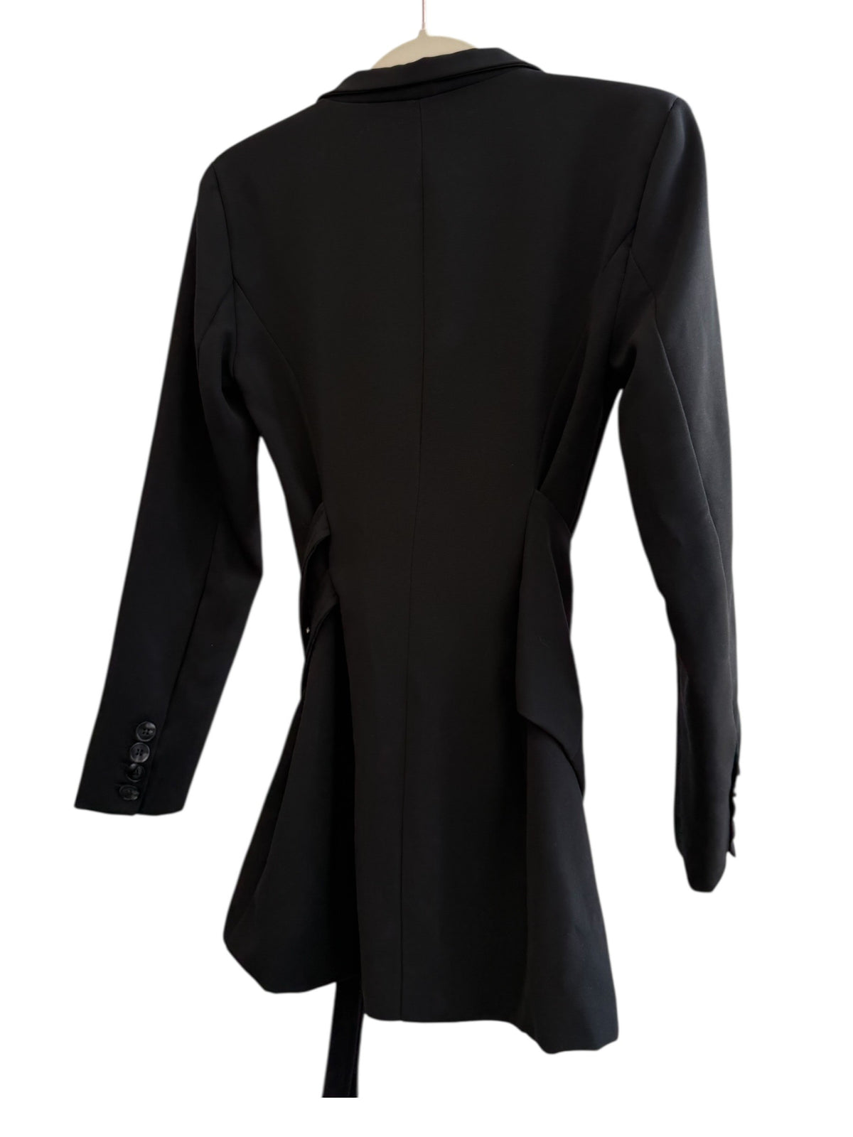 ReTrend black structured blazer with integrated belt, tailored fit, lapel collar, double-breasted, and decorative sleeve buttons.