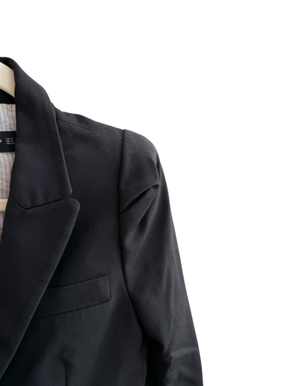 ReTrend black tailored blazer with structured shoulders, lapel collar, and flap pockets. Smooth fabric, ideal for office wear.