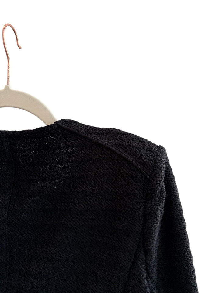 Retrend black textured structured jacket, size M, with asymmetric zip and discreet pockets. Ideal for chic everyday wear.