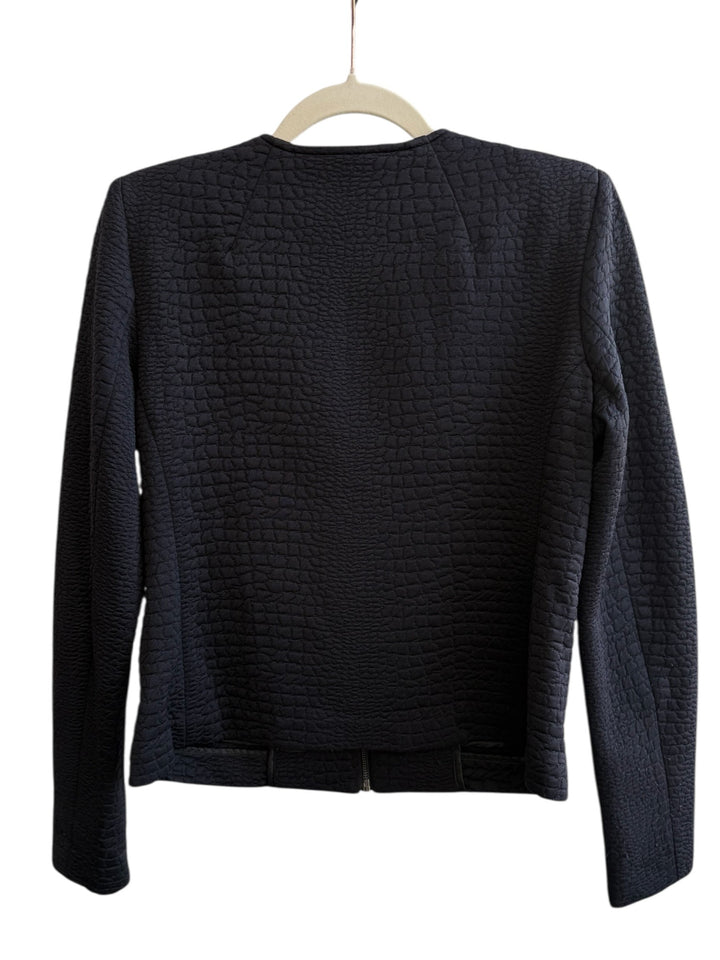 ReTrend black textured jacket size M, modern structured cut with zip closure and original relief texture.