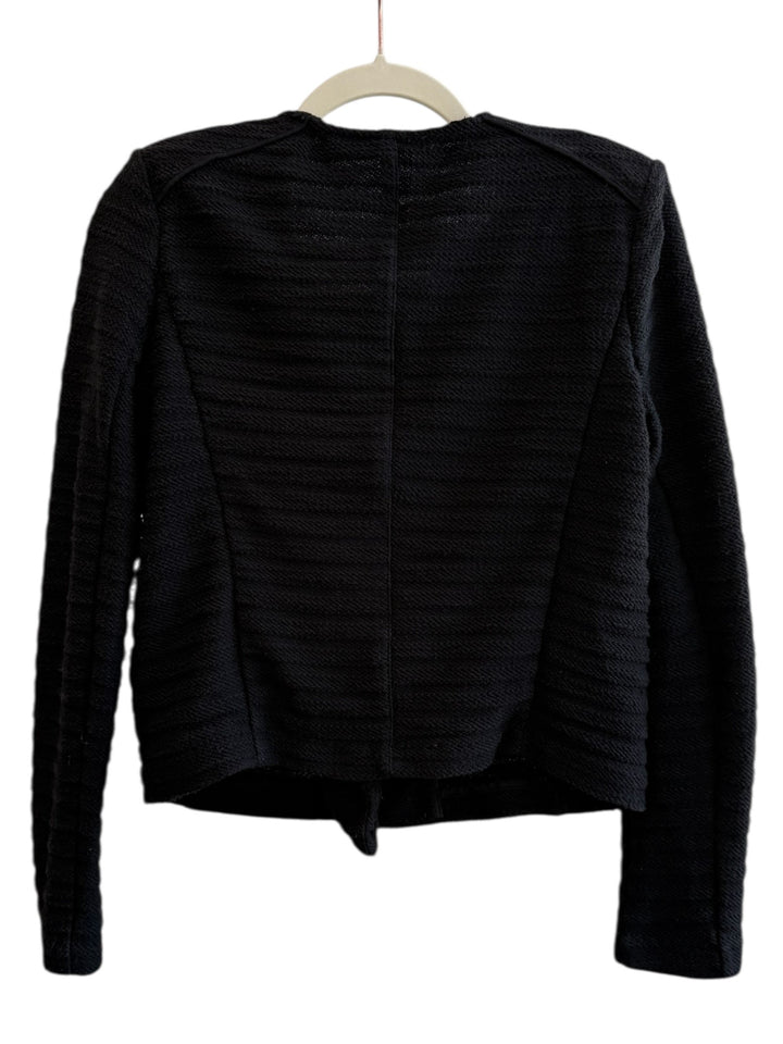 ReTrend black textured jacket size M, structured cut, asymmetrical zip, discreet pockets, ideal for chic everyday looks.