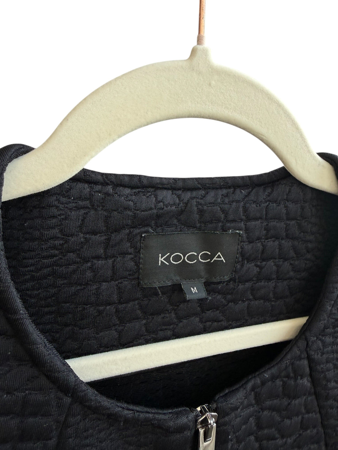 Retrend black textured Kocca jacket size M with zip closure and modern structured style.