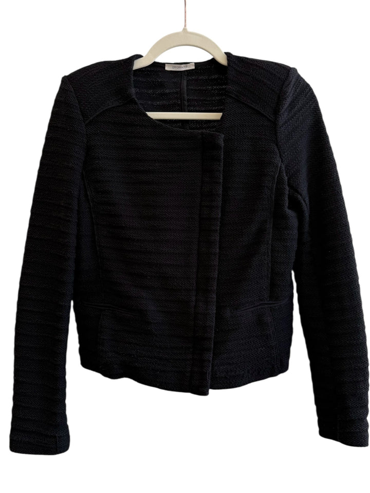Retrend black textured structured jacket, size M, with open collar and asymmetric zip closure.