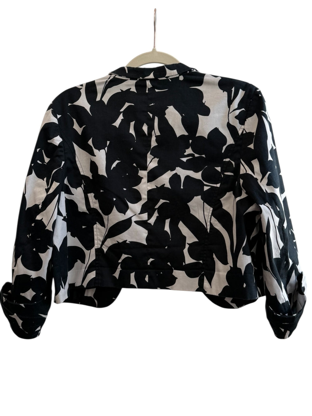 ReTrend black and white graphic print short blazer with lapel collar, size 44.