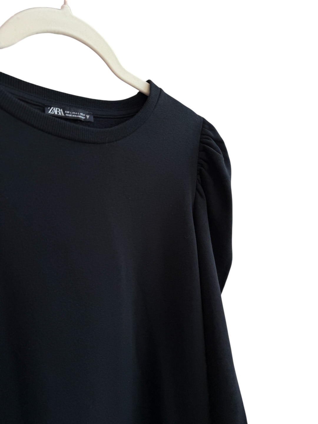 ReTrend black long-sleeve Zara dress with puffed shoulders, round neck, and straight cut. Size M.