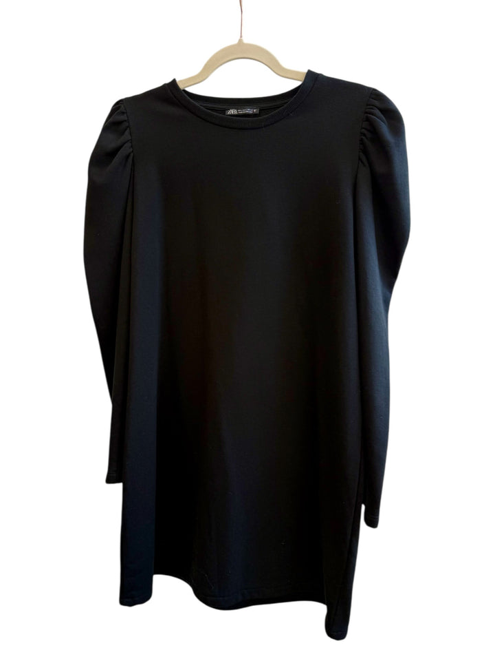 ReTrend black long-sleeve Zara dress with puffed shoulders, round neck, and straight cut. Size M.