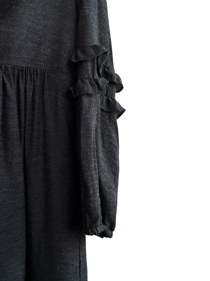 ReTrend black Zara dress, size S, fluid fit with ruffled details on sleeves and decorative pearls on shoulders.
