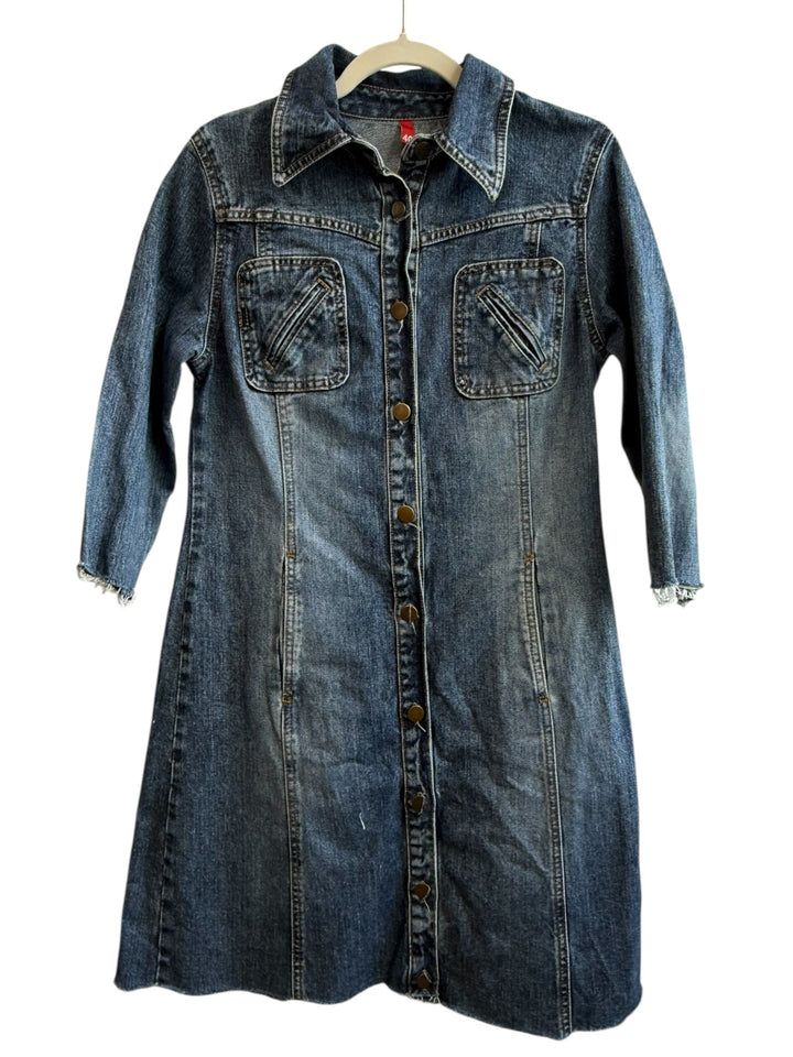Retrend blue denim dress with snap buttons, chest pockets, 3/4 sleeves, and frayed hem. Size 38.