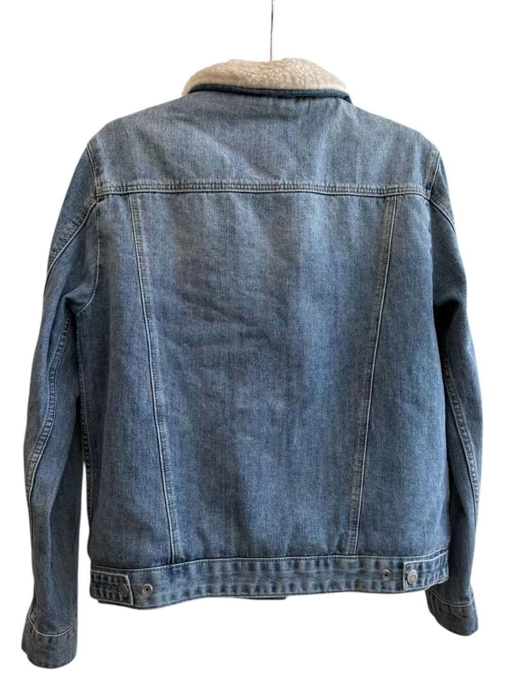 Retrend blue denim jacket with sherpa collar and lining. Oversized fit, mid-season and winter wear.