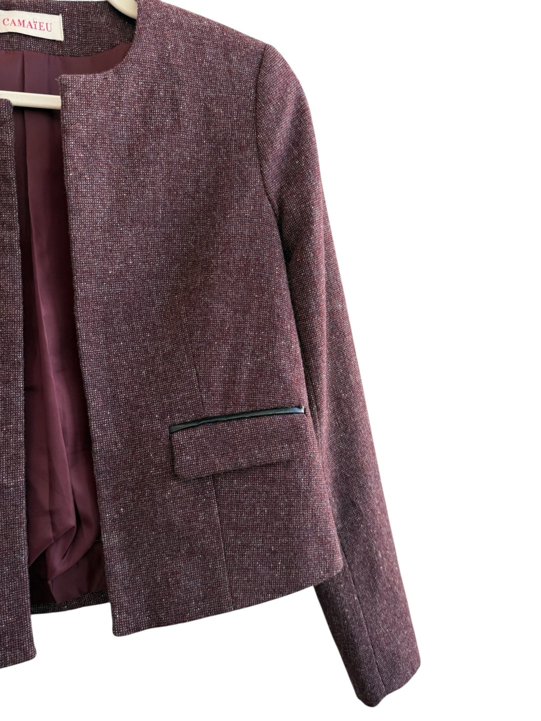 Retrend burgundy marled textured blazer with faux leather pocket trim, round neck, open front, size 36.