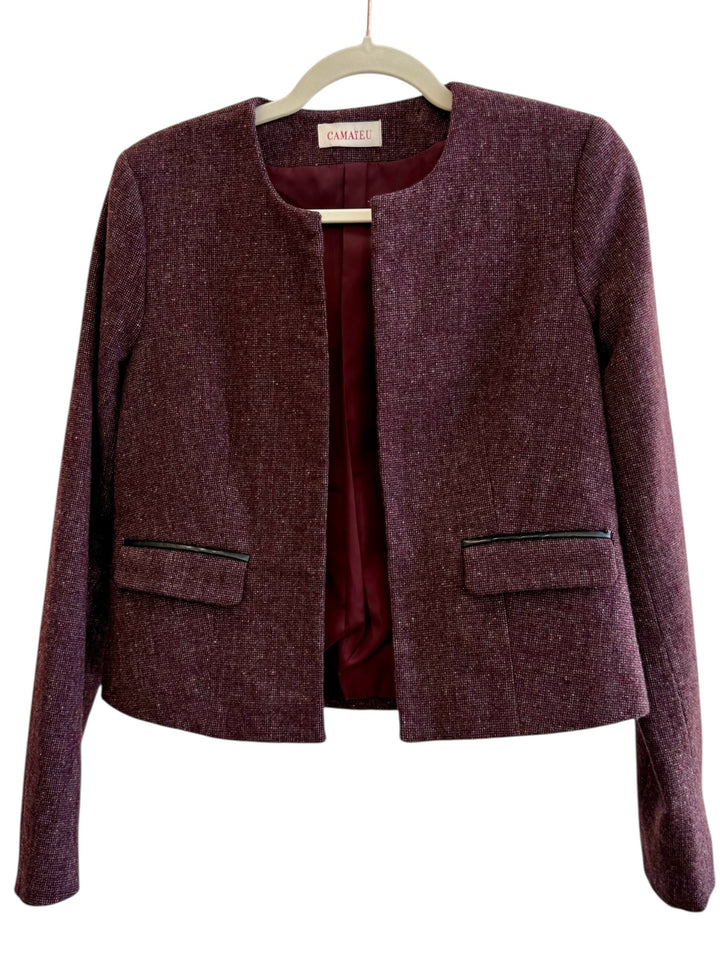 Retrend Camaïeu burgundy textured blazer, size 36, with round neck and faux leather pocket details.