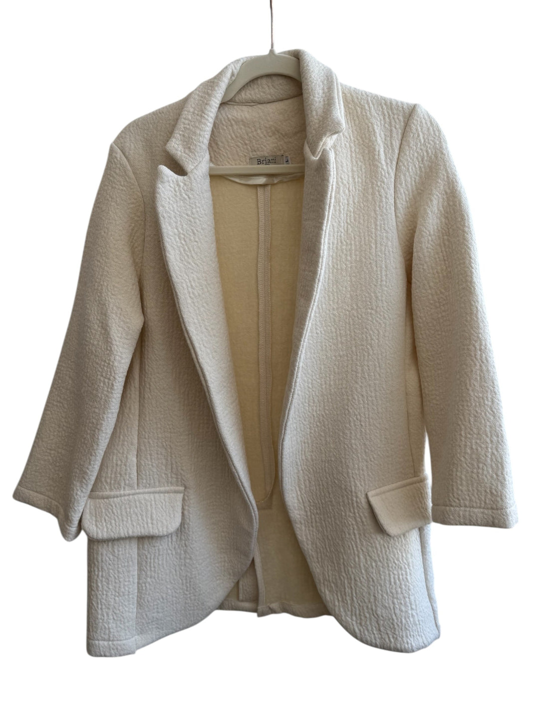 ReTrend ecru textured open-front blazer with lapel collar and flap pockets. Ideal for layering.