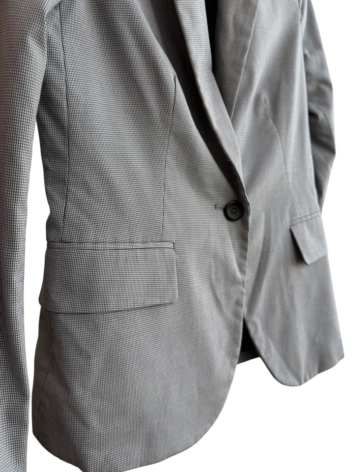 ReTrend grey micro-patterned fitted blazer with a single button, tailored collar, and flap pockets.